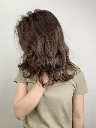 カラー ＿WHITE鳳店 アンダーバーホワイトのヘアスタイル