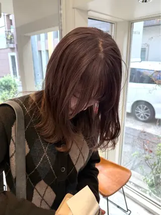 セミロング カラー ミルクティー× グレージュMOMOのヘアスタイル