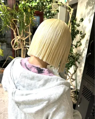 カラー 抜きっぱなしブロンド ササキカズマのヘアスタイル