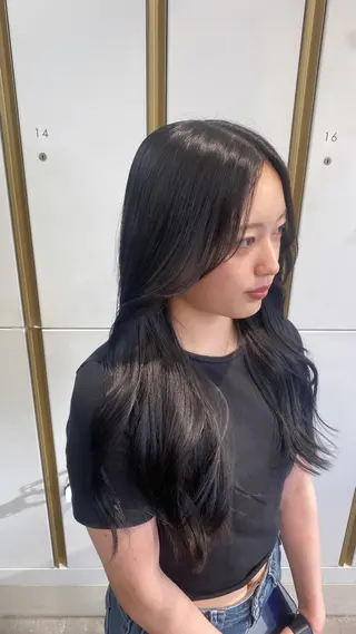 セミロング カラー ブリーチ🫧艶カラー レイヤー韓国ヘアのヘアスタイル