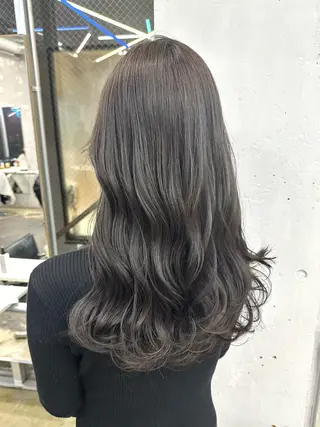セミロング 抜きっぱなしブロンド ササキカズマのヘアスタイル