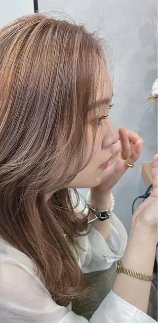 セミロング カラー ヘアアレンジ 赤みオフの透明感職人 /ケア重視の美髪施術のヘアスタイル