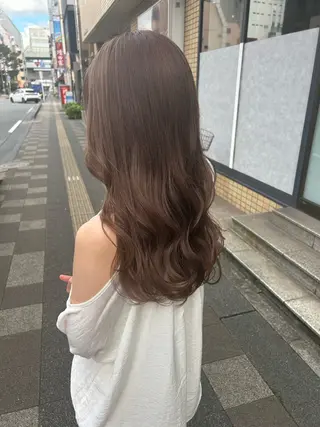 ロング W所属・小林 朋花のヘアスタイル