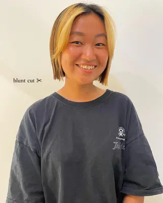 ショート ボブ ブリーチ/miinaのヘアスタイル