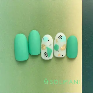ネイル SOLMANI 予約担当のネイルデザイン