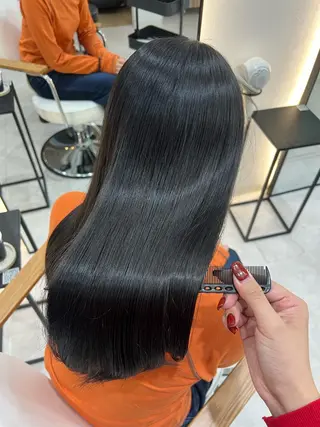 ロング カラー Zina aimiのヘアスタイル