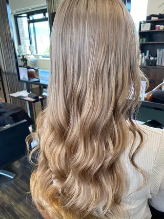 ロング 西本 夏美のヘアスタイル