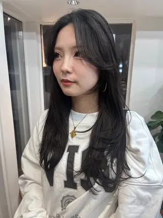 セミロング スッと馴染むhair /ヨシダトモキのヘアスタイル