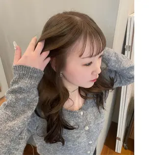 セミロング カラー ahnkism ELENAのヘアスタイル