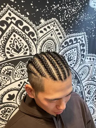 ヘアアレンジ メンズ コーンロウ／ブレイズ SYUのヘアスタイル