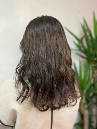 セミロング カラー 髪質改善🌟透明感 🌟三塚有紀子のヘアスタイル