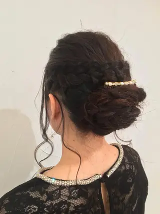 セミロング ヘアアレンジ 乳井 悠香のヘアスタイル