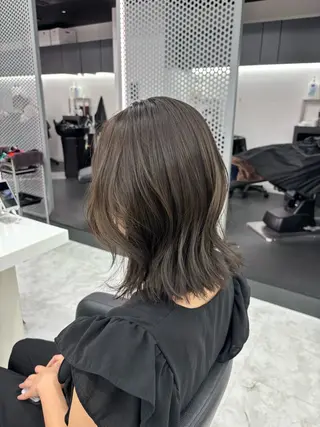 ミディアム カラー 韓国レイヤー ハッシュカットのヘアスタイル