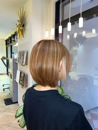 ショート 最高の髪質改善🩵 艶カラー 惠美のヘアスタイル