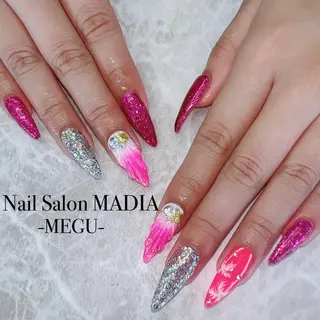 ネイル MADIA藤沢所属・MADIA MEGUのネイルデザイン
