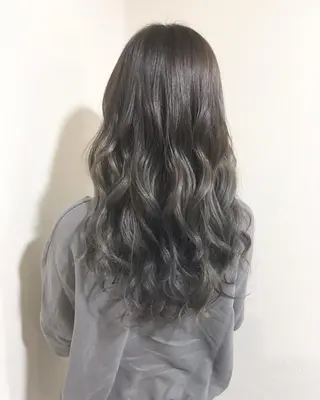 セミロング ヤマグチ ヒカルのヘアスタイル