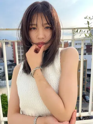 ミディアム カラー ヘアアレンジ umu.［韓国ヘア /レイヤーカット］のヘアスタイル