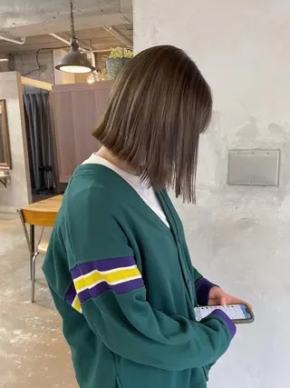 ミディアム カラー 髙橋一哉　ブリーチ/ ベージュカラーのヘアスタイル