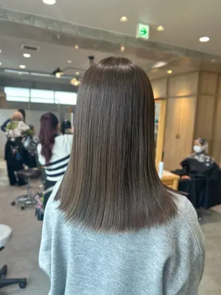 ミディアム カラー 𝐚𝐨𝐢🩰/ 酸性ストレートのヘアスタイル