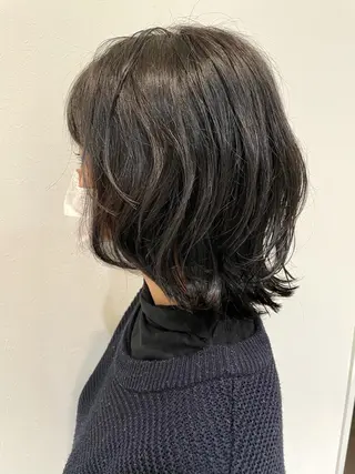 カラー 新谷 玲日のヘアスタイル