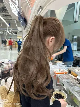 カラー YUZUKI レイヤーカット/艶髪のヘアスタイル