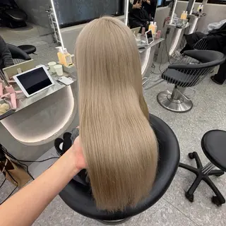 カラー monaヘアアレンジ /ハイトーンのヘアスタイル