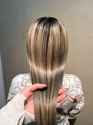 本木下朋花/髪質 改善×ダブルカラーのヘアスタイル