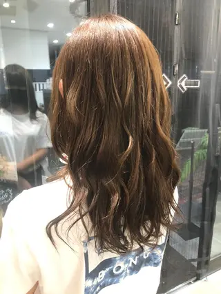 セミロング カラー 細沼 葵のヘアスタイル