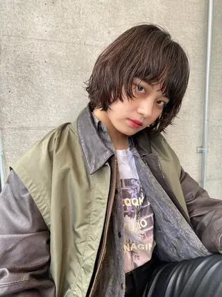 ショート カラー パーマ 室谷 侑奈のヘアスタイル