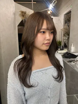 ロング カラー ブリーチなしカラー レイヤーカットのヘアスタイル