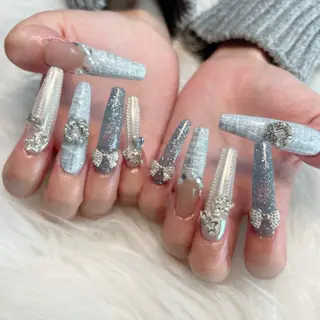 ネイル ゴテゴテ💙ワンホン リオナのネイルデザイン