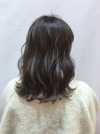 セミロング ケアブリーチ 坪井佑樹のヘアスタイル