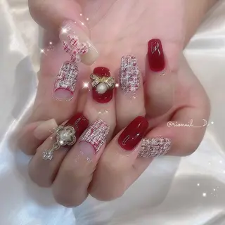 ネイル 𝘙𝘪𝘰𝘯𝘢 ...🕯🤍のネイルデザイン