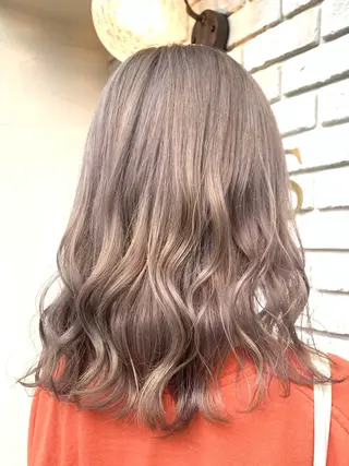 ミディアム 倉林隆一🐈 ダブルカラー/艶髪のヘアスタイル