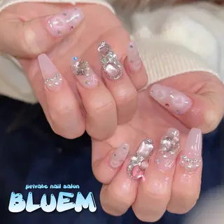 ネイル BLUEM なな🐶のネイルデザイン