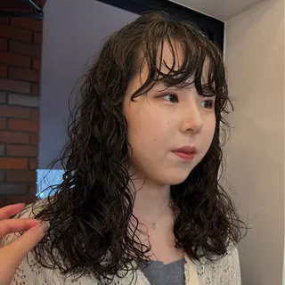 セミロング パーマ ヘアアレンジ 🌐サトウ リョウ🌐のヘアスタイル