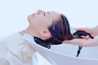 ミディアム ヤノ ナオミのヘアスタイル