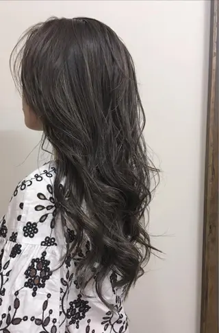 セミロング MAAT所属 AKANEのヘアスタイル