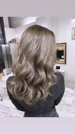 セミロング カラー 👑圧倒的カラー👑 佐々木祐希のヘアスタイル