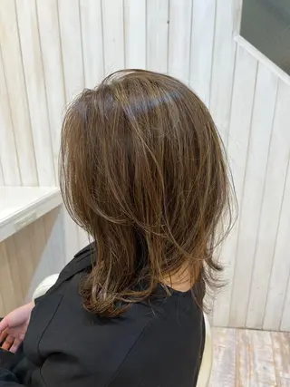 セミロング カラー 佐藤史哉＊ 韓国レイヤー赤み除去のヘアスタイル