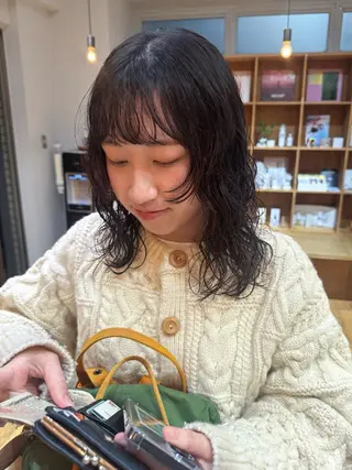 ミディアム パーマ 大橋 芽衣のヘアスタイル