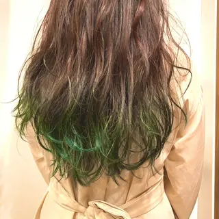 ロング カラー クワハラ イオリのヘアスタイル