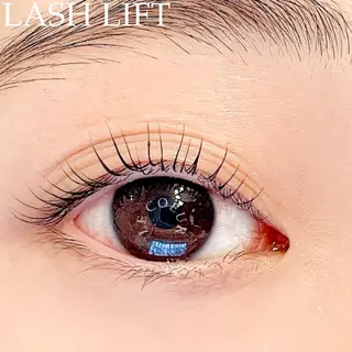 マツエク・マツパ eyelash&eyebrow Luminous所属・Luminous まつげ&眉毛 専門店のマツエク・マツパデザイン