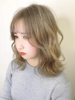 セミロング カラー 透明感カラーブリーチ 🌼シゲモトアヤ🌼のヘアスタイル