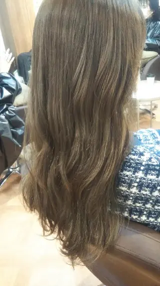 ロング カラー 久村 奈菜のヘアスタイル