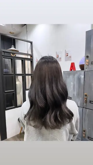 カラー 🖤西嶋　桃花🖤 エクステ/レイヤーのヘアスタイル
