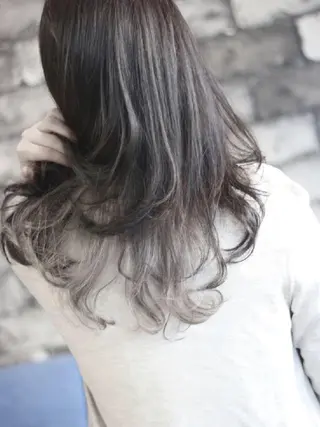 カラー ロング 久村 奈菜のヘアスタイル