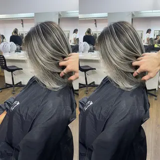 ミディアム カラー ヒカ/外国人風 デザインカラーのヘアスタイル