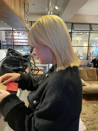 ミディアム カラー ファッションに 溶け込むstyleのヘアスタイル