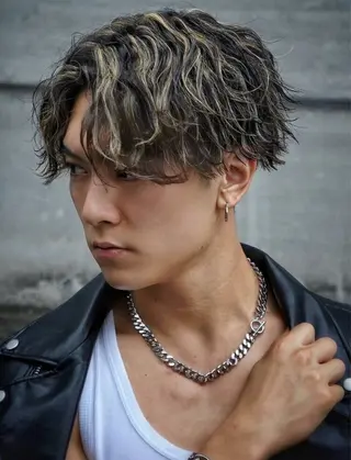 カラー MEN'S HAIR BLEACHi 名駅店所属・久保 歩夢のヘアスタイル